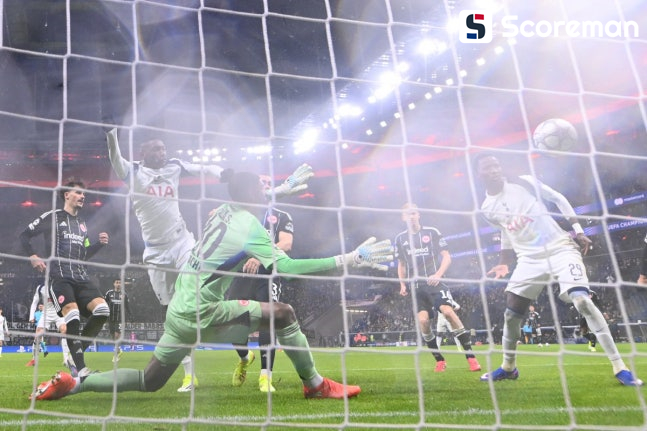 토트넘, 프랑크푸르트 2-0 꺾고 4위로 UCL 16강 직행